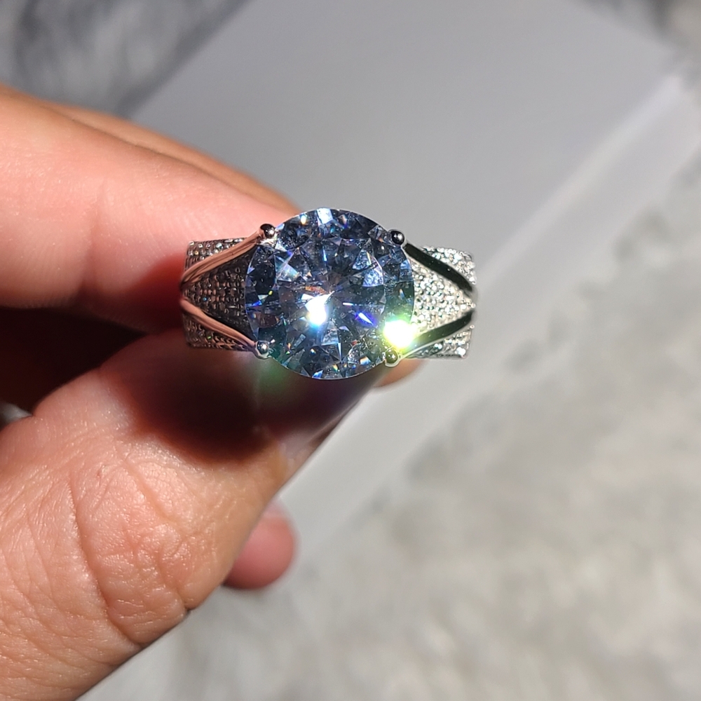 Elegant Sterling Silver 925 CZ Size 9 Ring